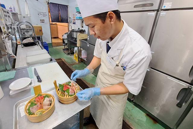 株式会社康正産業様_スタッフ写真1