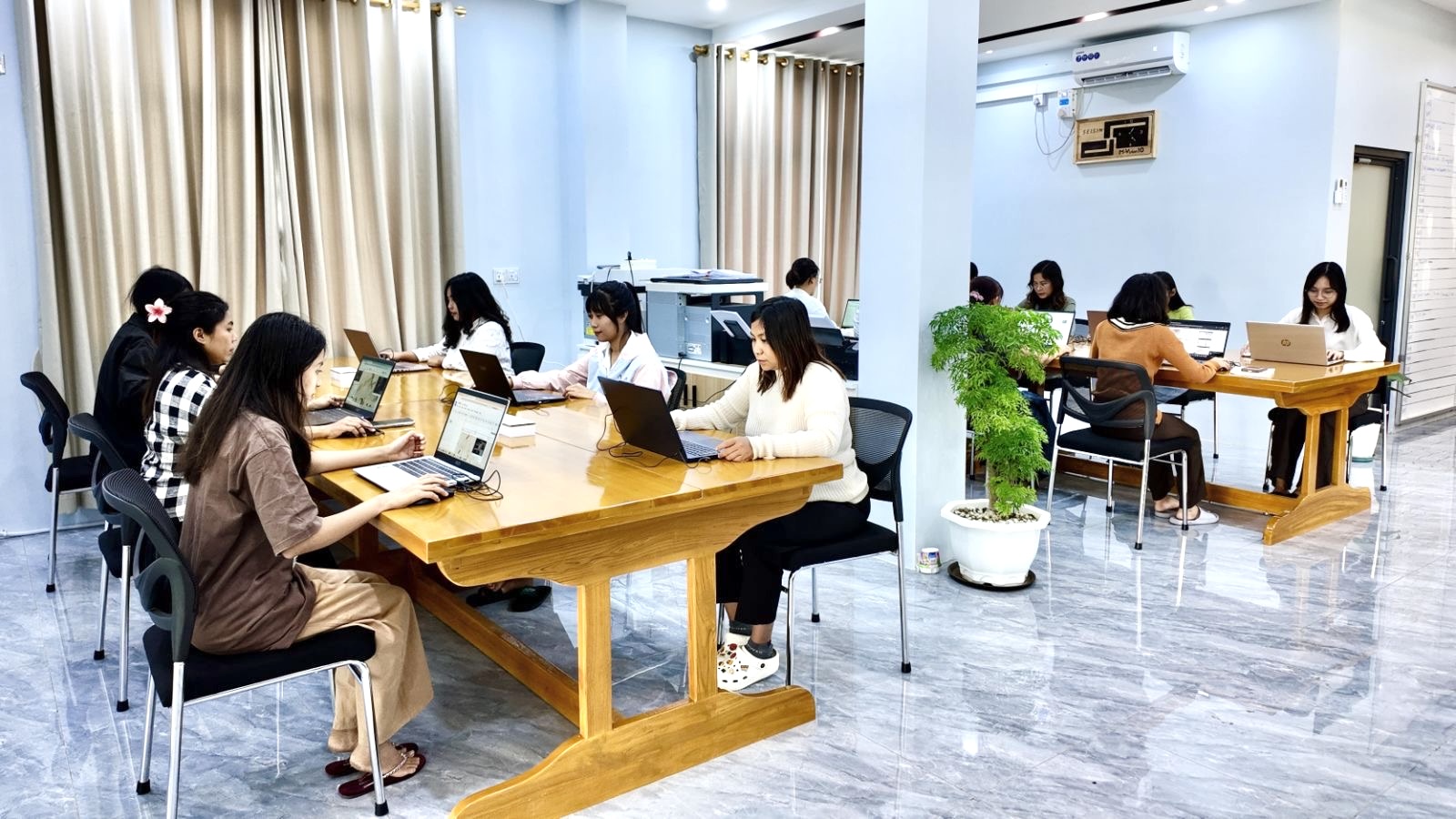 ミャンマー語センター内の様子